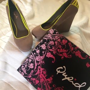 🔥2/$45. Taupe velvet wedge heels